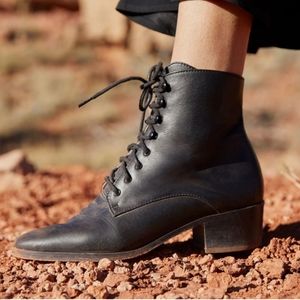 ISO Christy Dawn Boot size 8